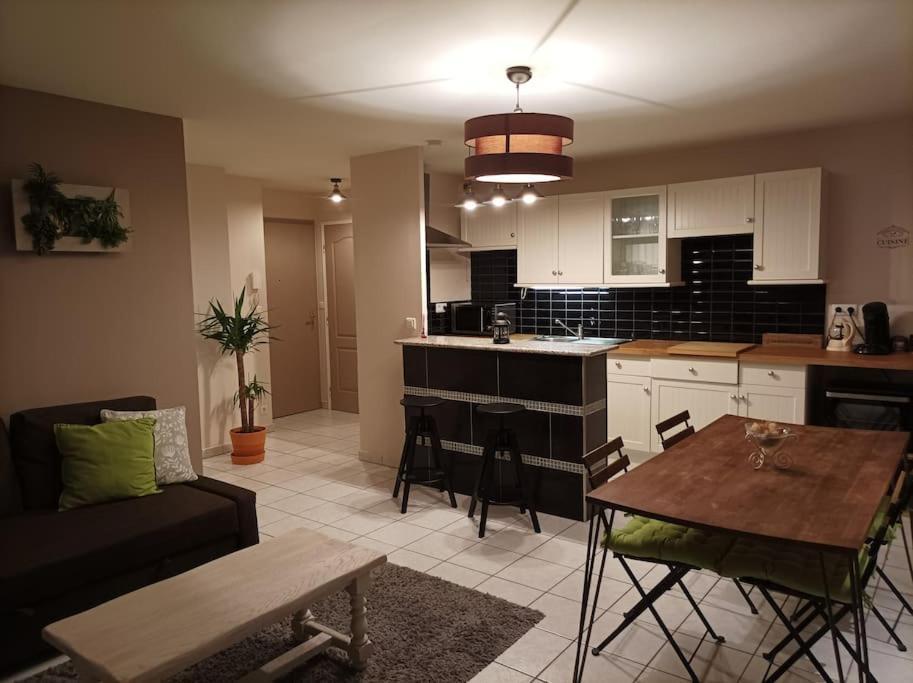 Ecully, Appartement Au Calme De 50M². ภายนอก รูปภาพ
